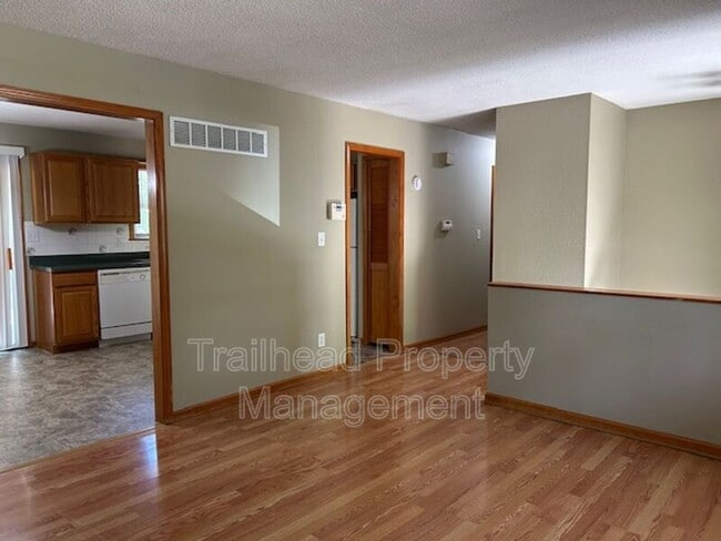 Building Photo - 401 SW Stoney Brook Ln