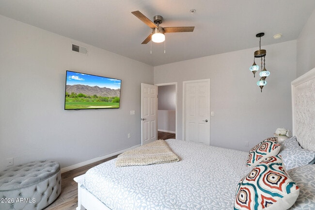 Building Photo - 615 E Portland St