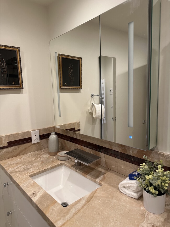 Building Photo - 1177 California St