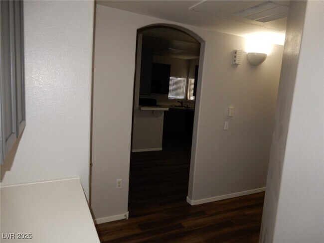 Building Photo - 75 N Valle Verde Dr
