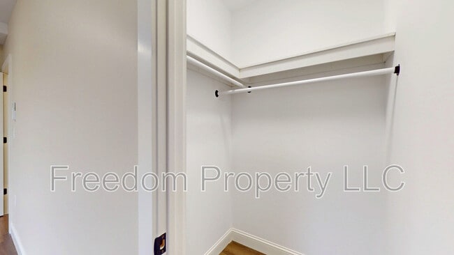 Building Photo - 130 Center St