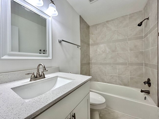 Building Photo - Updated North Austin Condo w/ Modern Finishes & Amenities 2BR/2BA