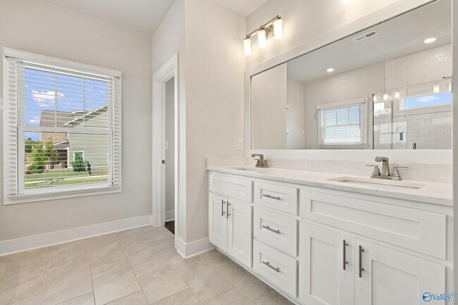 Building Photo - 151 Bridgestone Dr NE