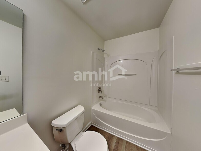 Building Photo - 1963 Trace Creek Dr