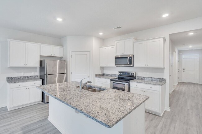 Building Photo - 4 BEDROOMS & FENCED YARD!