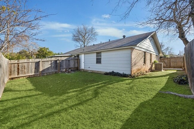 Building Photo - 908 Kirschner Pl