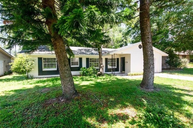 Building Photo - 823 Field St