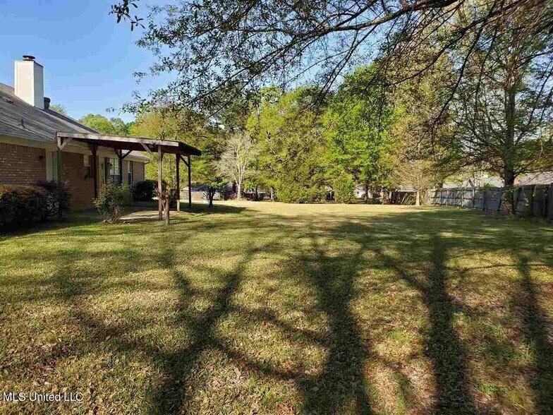Building Photo - 208 Foxwood Cove