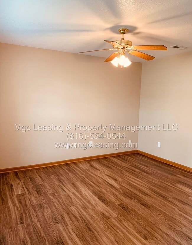 Building Photo - 200-202 NW Parker Dr