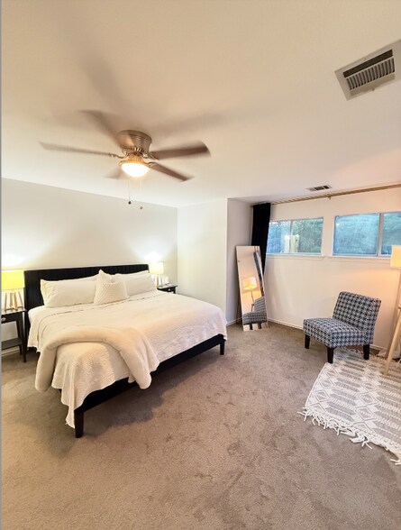 Building Photo - 11719 Bell Ave