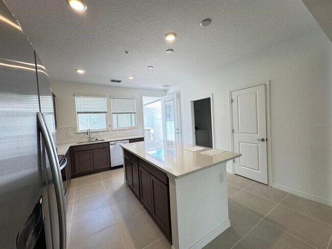 Building Photo - 4561 ORCHARD VIEW Aly
