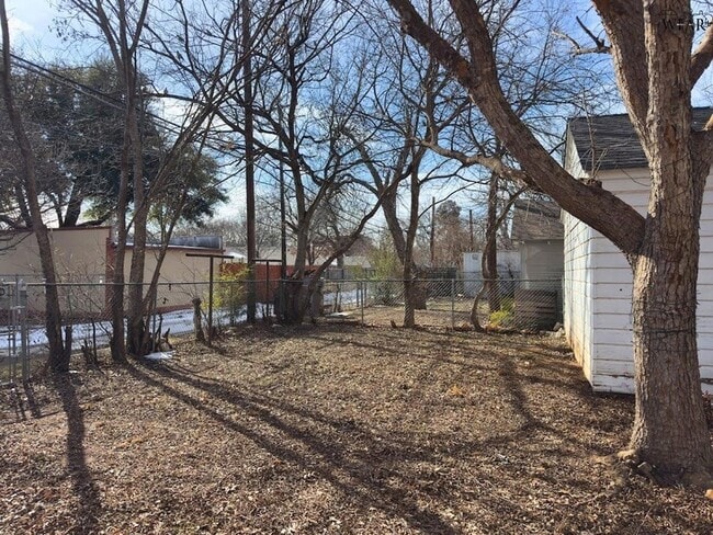 Building Photo - 1817 Ardath Ave