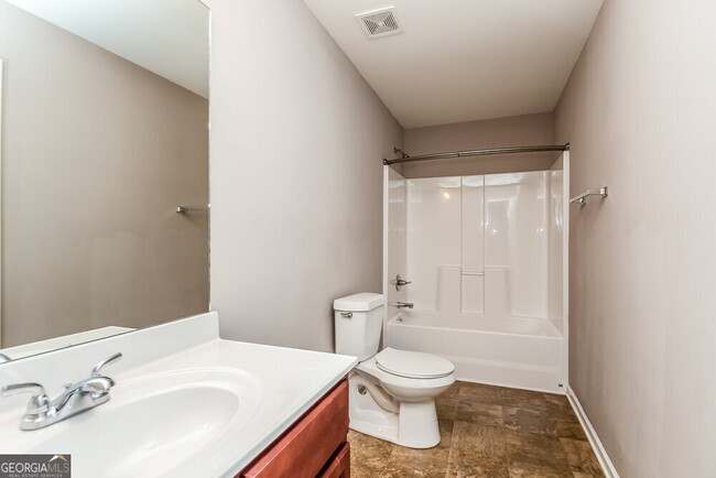 Building Photo - 930 Walking Stick Trail NE