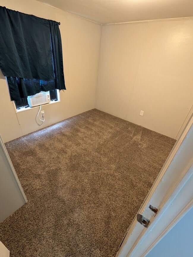 Building Photo - Lovely Home is Quiet Southwest Jacksonville Neighborhood