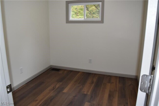 Building Photo - 205 McFadden St