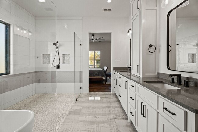 Building Photo - Luxury Home in Kelsey Park