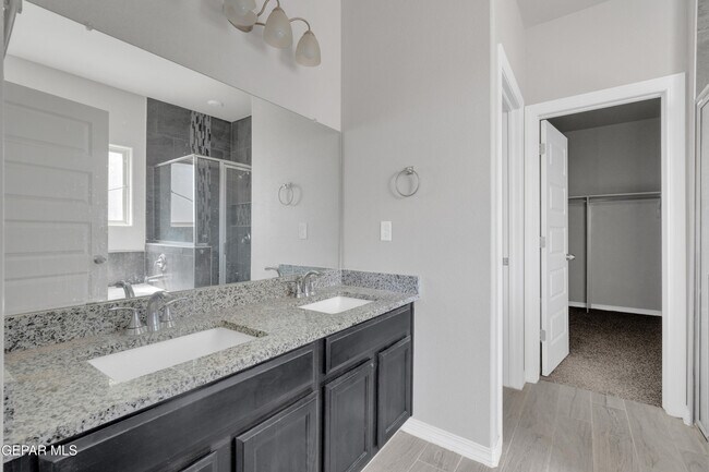 Building Photo - 12260 Desert Wolf Ave