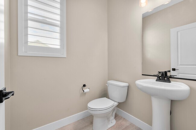 Building Photo - 874 Windsong Wy