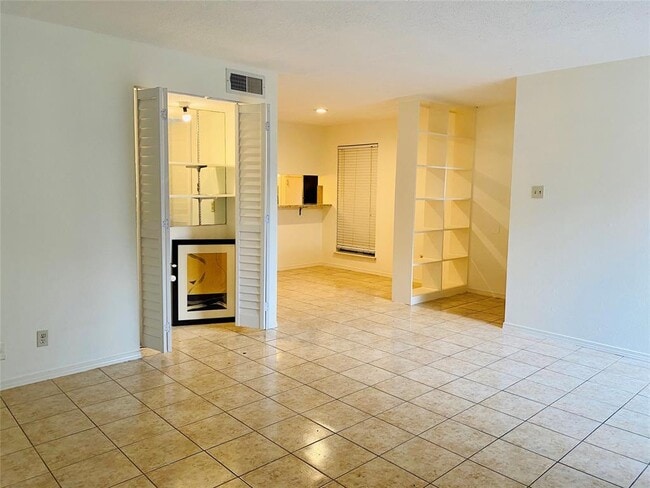 Building Photo - 6701 Sands Point Dr