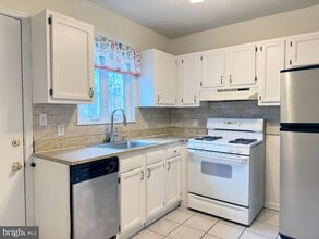 Building Photo - 1525 Montrose St