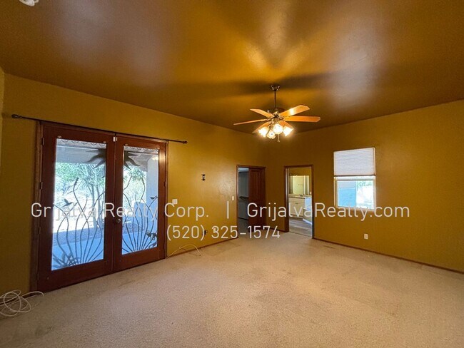 Building Photo - Huge Retreat Style Property for Rent in Central Tucson (Ft Lowell/Campbell)
