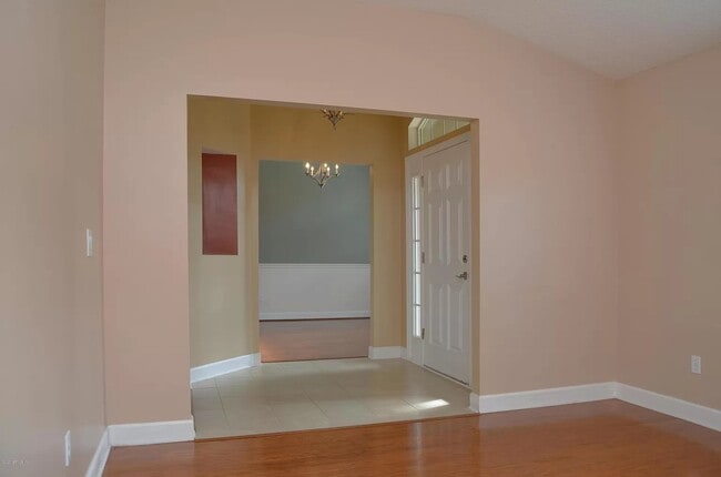 Building Photo - 32410 Pond Parke Pl