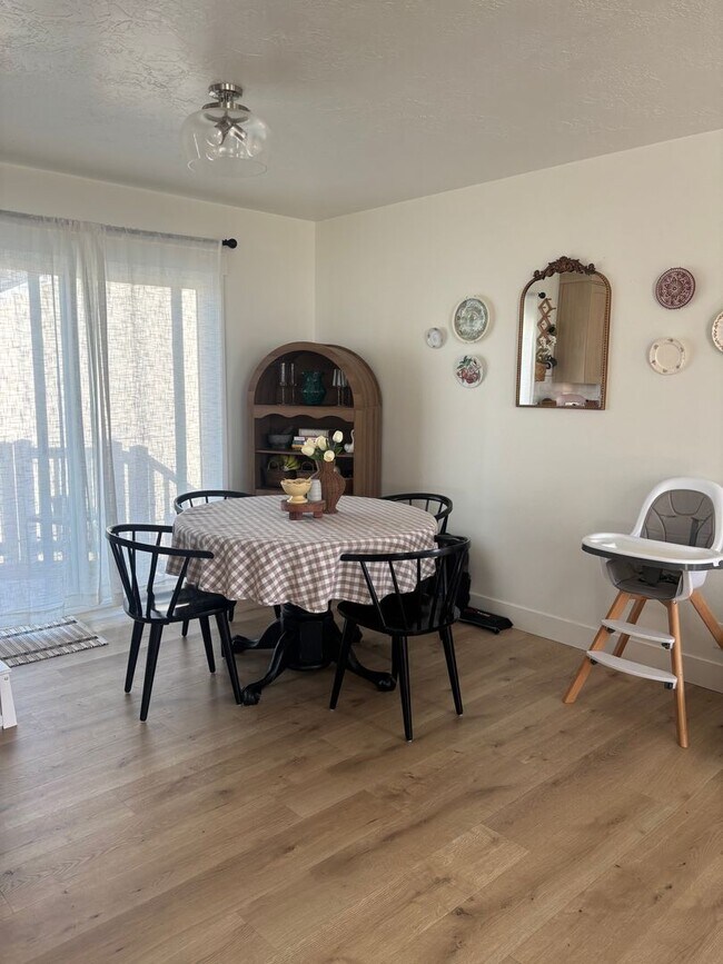 Building Photo - Beautiful remodeled home with fenced backyard and 2 car garage