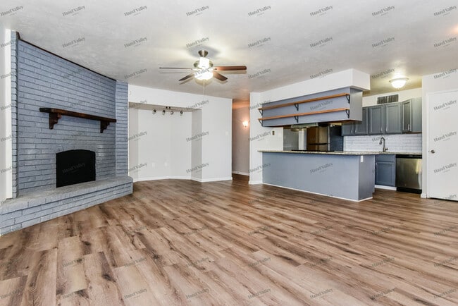 Building Photo - 5805 Ridgecove Dr