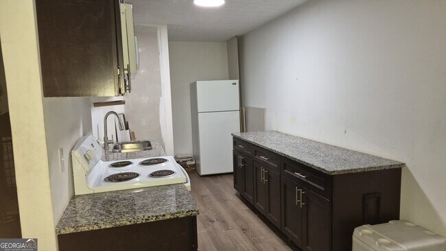 Building Photo - 418 Summer Hill Cir