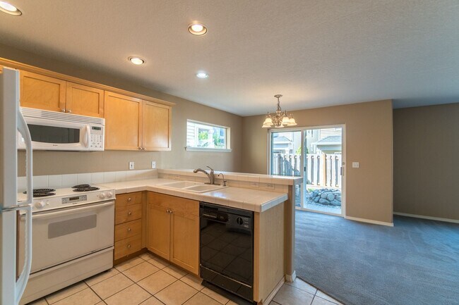 Building Photo - Beautiful Bethany 3 Bedroom Near Parks & Schools!