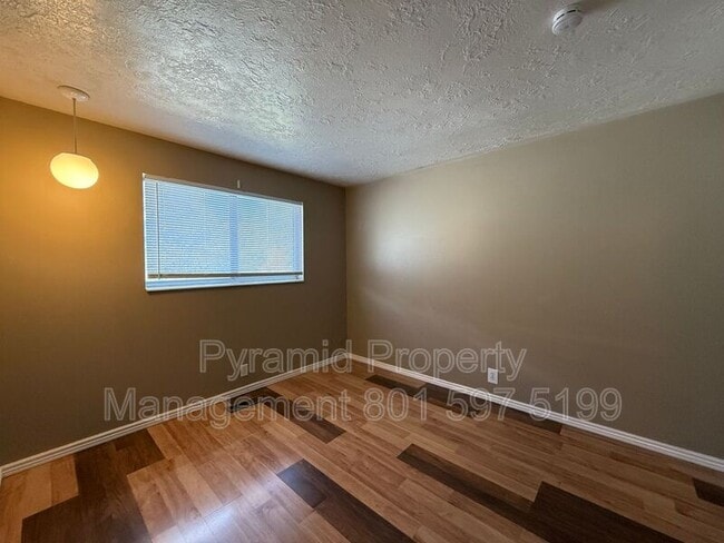 Building Photo - 1495 S 200 E