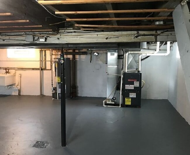 Building Photo - 6800 Betts Ave