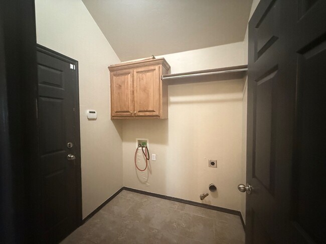 Building Photo - 19132 Cottonwood Ct