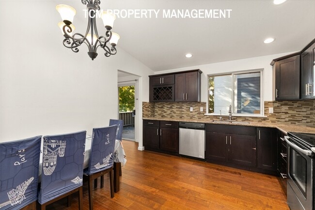 Building Photo - 15703 Midvale Ave N