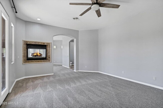 Building Photo - Gilbert 4 Bed & 3 Bath on HUGE LOT - Acre+...