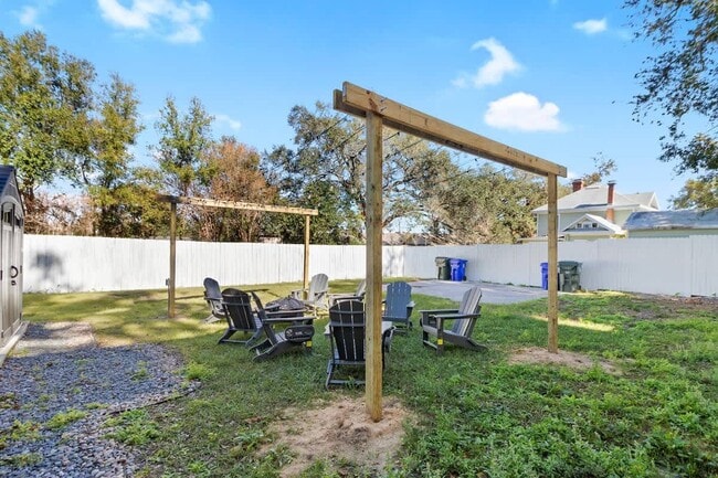 Building Photo - 728 Johnson Ave