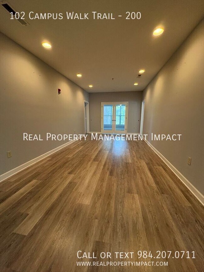 Building Photo - 102 Campus Walk Trl