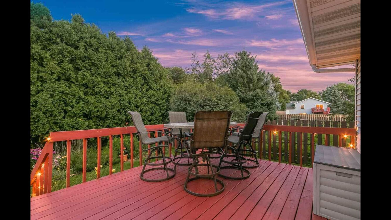 Backyard Deck - 1037 Fountain Dr