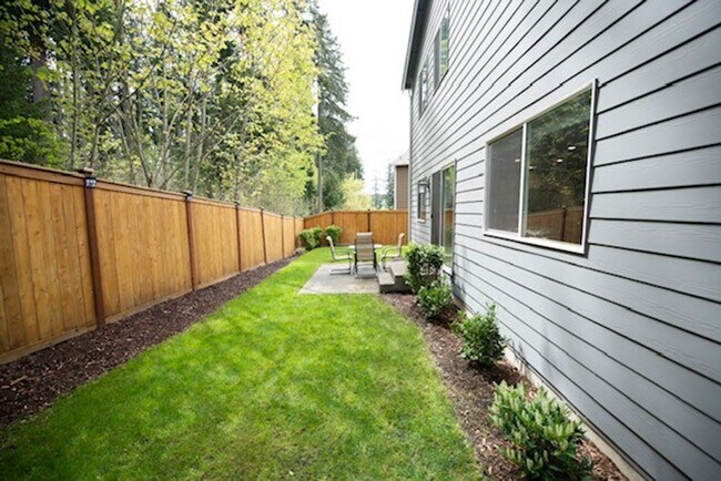 Building Photo - Nearly New Dupont Home 3bed and 2.5 Bath 1940 sq ft