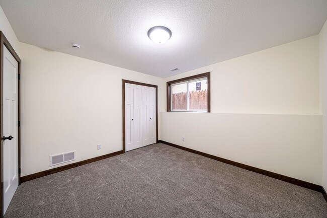 Building Photo - Brand New 5 Bedroom Duplex Unit!