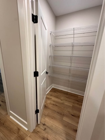 Building Photo - 7280 Franklin Way