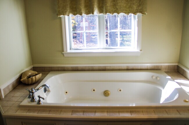 Building Photo - 125 Ridgeview Dr