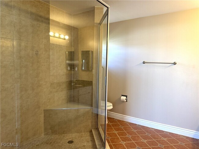 Building Photo - 2520 SW 11th Pl