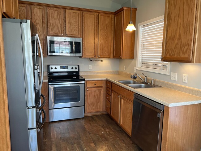 Building Photo - Remodeled 3 Bedroom Single Level Home in C...