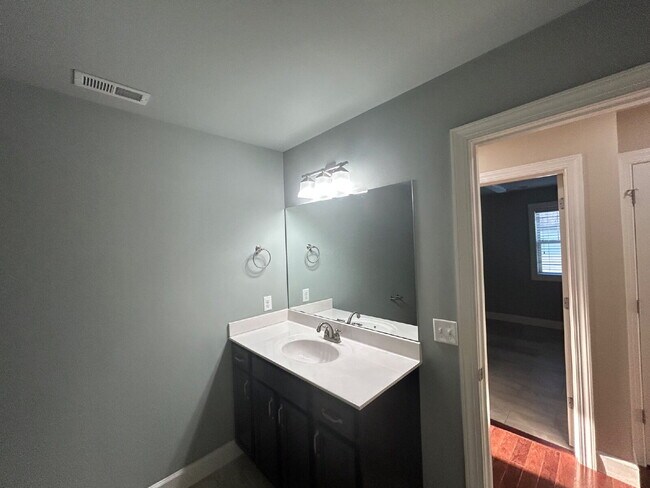 Building Photo - 3-BEDROOM, 2.5-BATH TOWNHOUSE AVAILABLE IN COOPER SQUARE