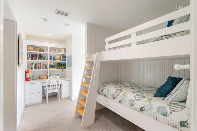 Building Photo - 10 Boardwalk Ln