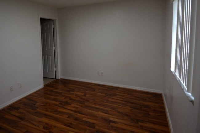 Building Photo - 324 NE 3rd St