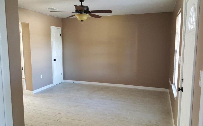 Building Photo - 943 Valley Rd