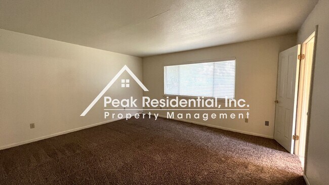 Building Photo - Very Nice 3bd/2ba Citrus Heights Home with 2 Car Garage - Must See!