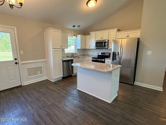 Building Photo - 114 Laredo Dr